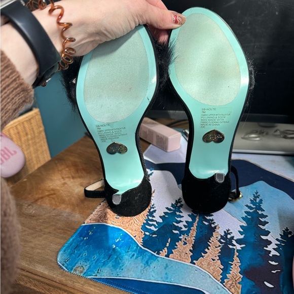 EUC | Betsey Johnson | Nolte Velvet Fuzzy Heels - Picture 5 of 7